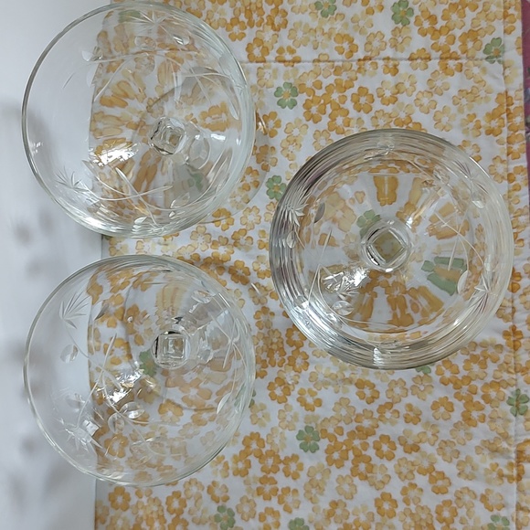 Vintage etched glassware white wine stemware - Picture 5 of 9